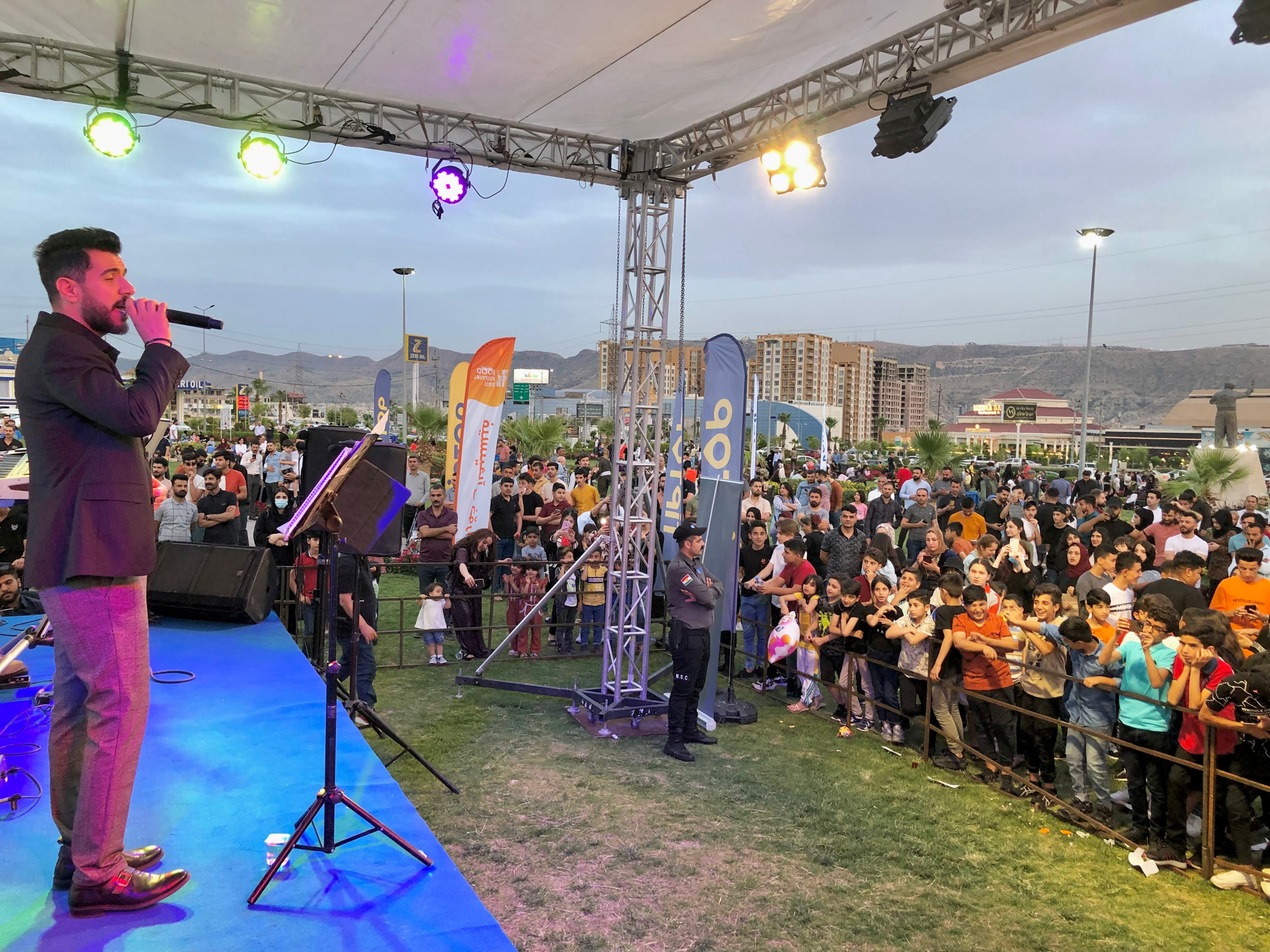 Live music at the Duhok Food Festival, May 14, 2022 (Photo: Kurmanj Nhili)