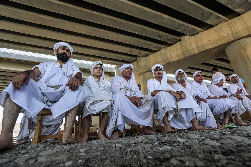 Photos Mandaeans Perform Golden Baptism Ritual In Erbil