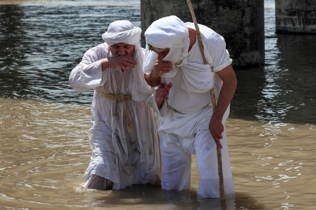 Photos Mandaeans Perform Golden Baptism Ritual In Erbil