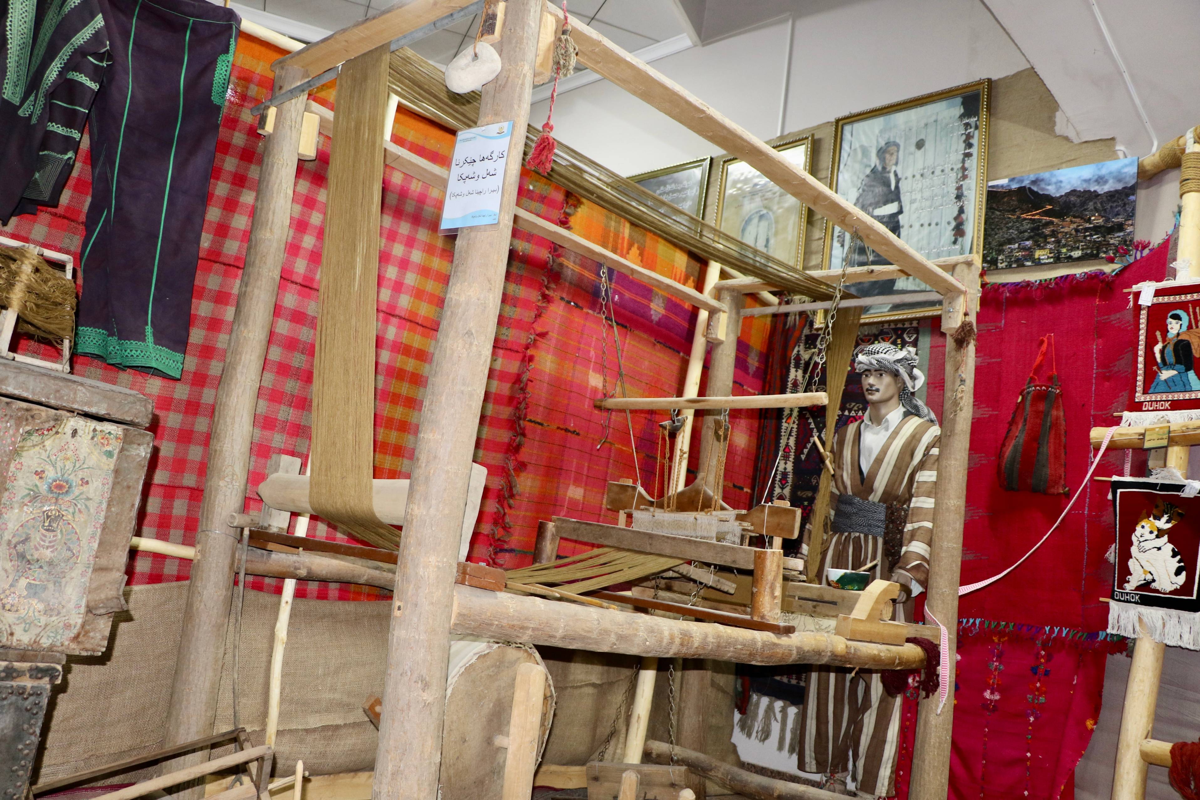 An old traditional tool for making Kurdish traditional clothes in the Duhok Cultural Museum, May 15, 2022 (Photo: Kurmanj Nhili)