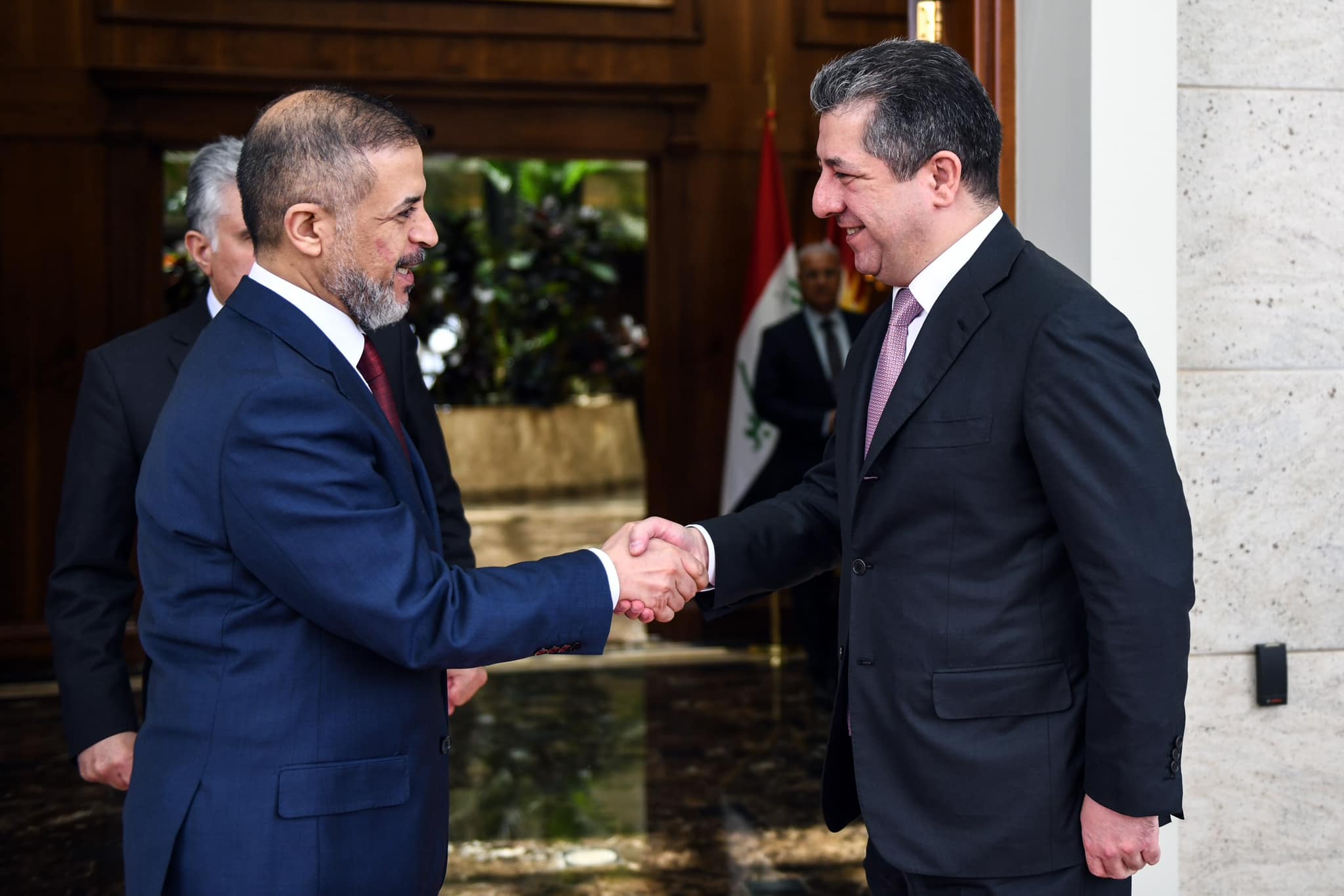 Kurdistan Region Prime Minister Masrour Barzani (right) shaking hands with Iraqi Deputy Prime Minister and Minister of Planning Muhammed Ali Tamim, May 1, 2023. (Photo: KRG)
