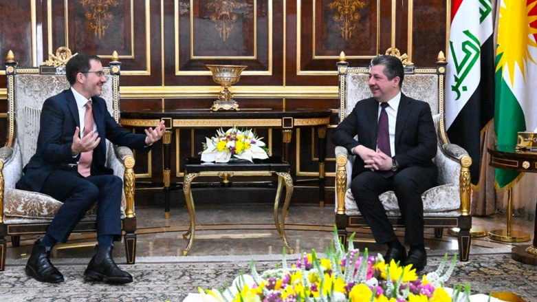 Kurdistan Region Prime Minister Masrour Barzani (right) during his meeting with UK Ambassador to Iraq Mark Bryson Richardson, May 7, 2023. (Photo: KRG)