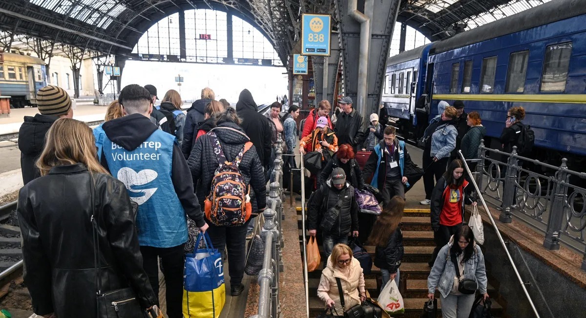 تحذيرات من كارثة نووية.. إجلاء أكثر من 1600 شخص من محيط محطة زابوريجيا النووية