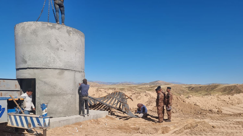 Building of the surveillance tower on the Iraqi-Iranian border. (Photo: Kurdistan 24)