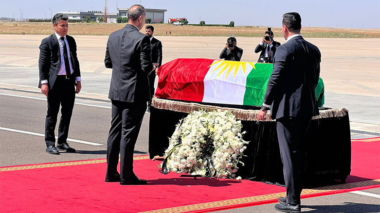 لحظة وصول جثمان الوزير السابق إلى مطار أربيل الدولي