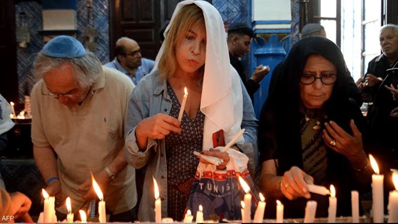 وێنەیەکی نێو پەرستاگەکە - ئەرشیف