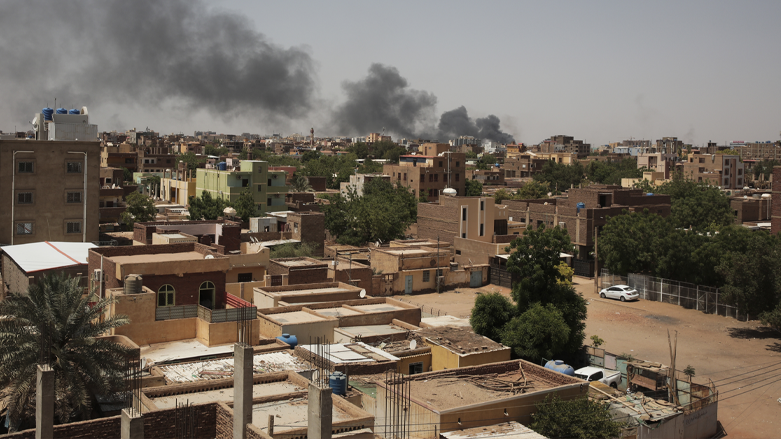 دیمەنێکی شەڕ و پێکدادانەکان لە سوودان، لە نێوان سوپای ئەو وڵاتە و هێزەکانی پشتیوانی خێرا | وێنە: Marwan Ali / AP