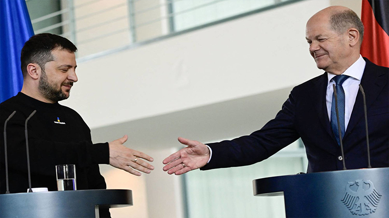 زيلينسكي في برلين لحشد مزيد من الدعم العسكري