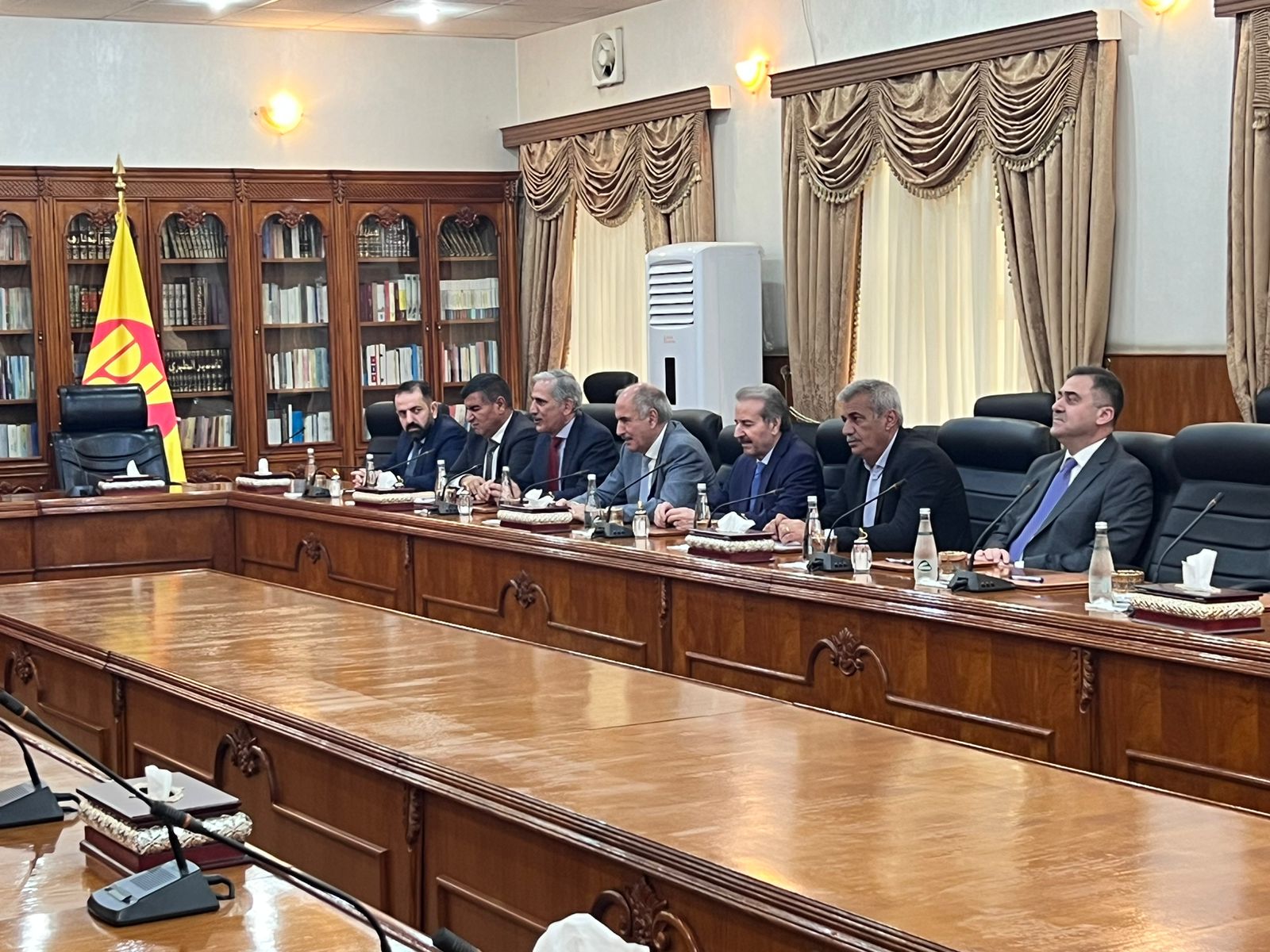 کۆبوونەوەی هەردوو مەکتەبی سیاسی پارتی و یەکێتی لە پیرمام | وێنە: نەورەس عەبدوڵڵا - کوردستان24