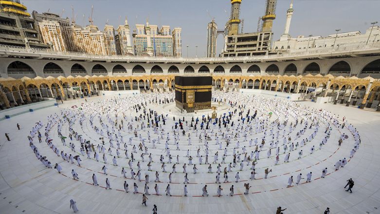 Muslim pilgrims are walking around the Kaaba in Saudi Arabia's Grand Mosque of Mecca, July 31, 2020. (Photo: AP)