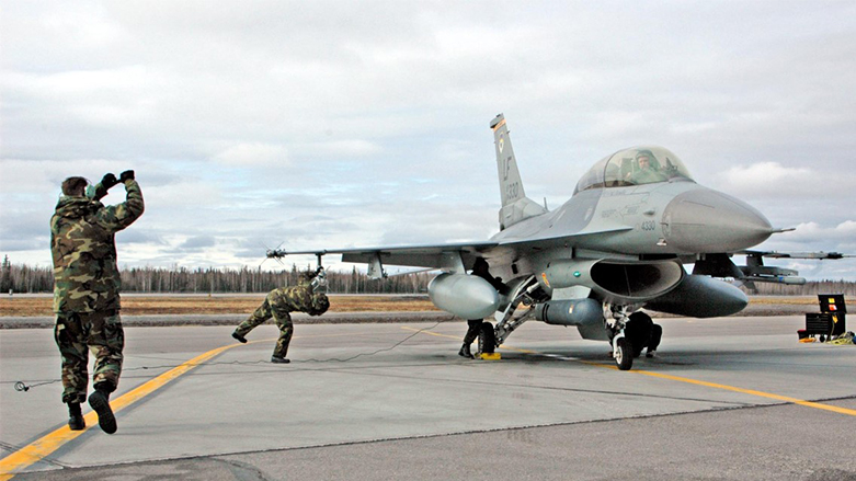 طائرة من طراز F16  خلال استعدادها للتحليق (وكالات)