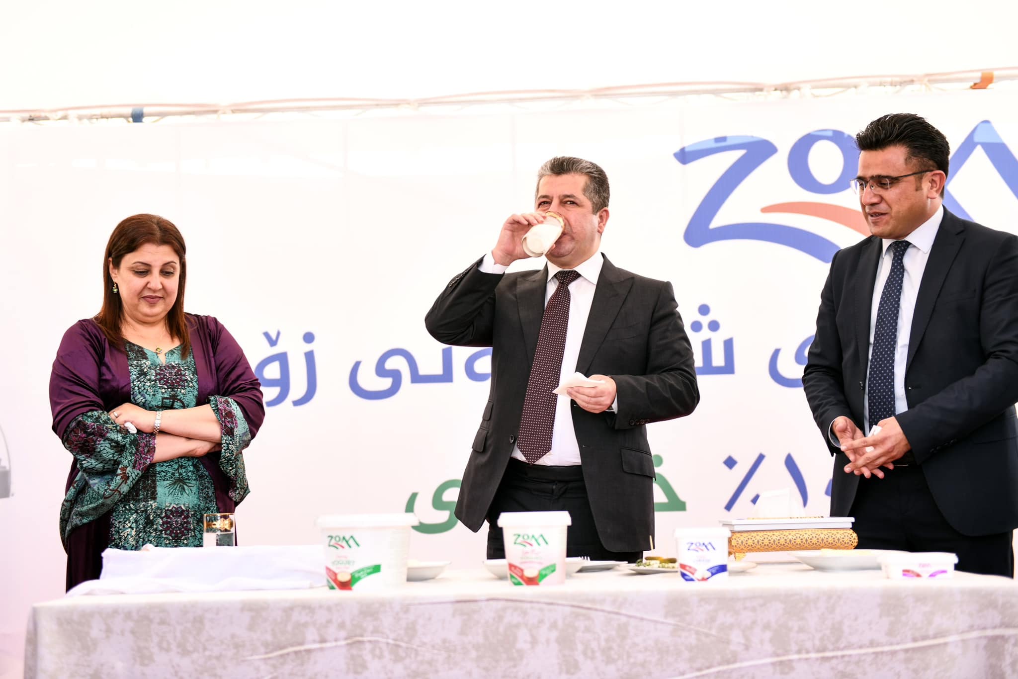 Kurdistan Region Prime Minister Masrour Barzani (center) drinking doogh, a cold and savory yoghurt-based drink produced at Zom Factory in Erbil province, May 30, 2023. (Photo: KRG)