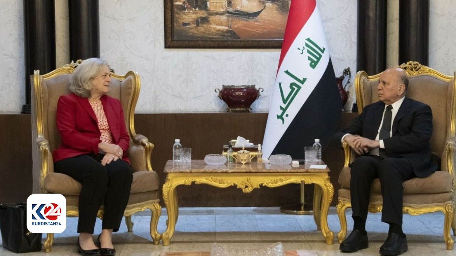 وزير الخارجية العراقي فؤاد حسين والسفيرة الأمريكية لدى العراق ألينا رومانوسكي