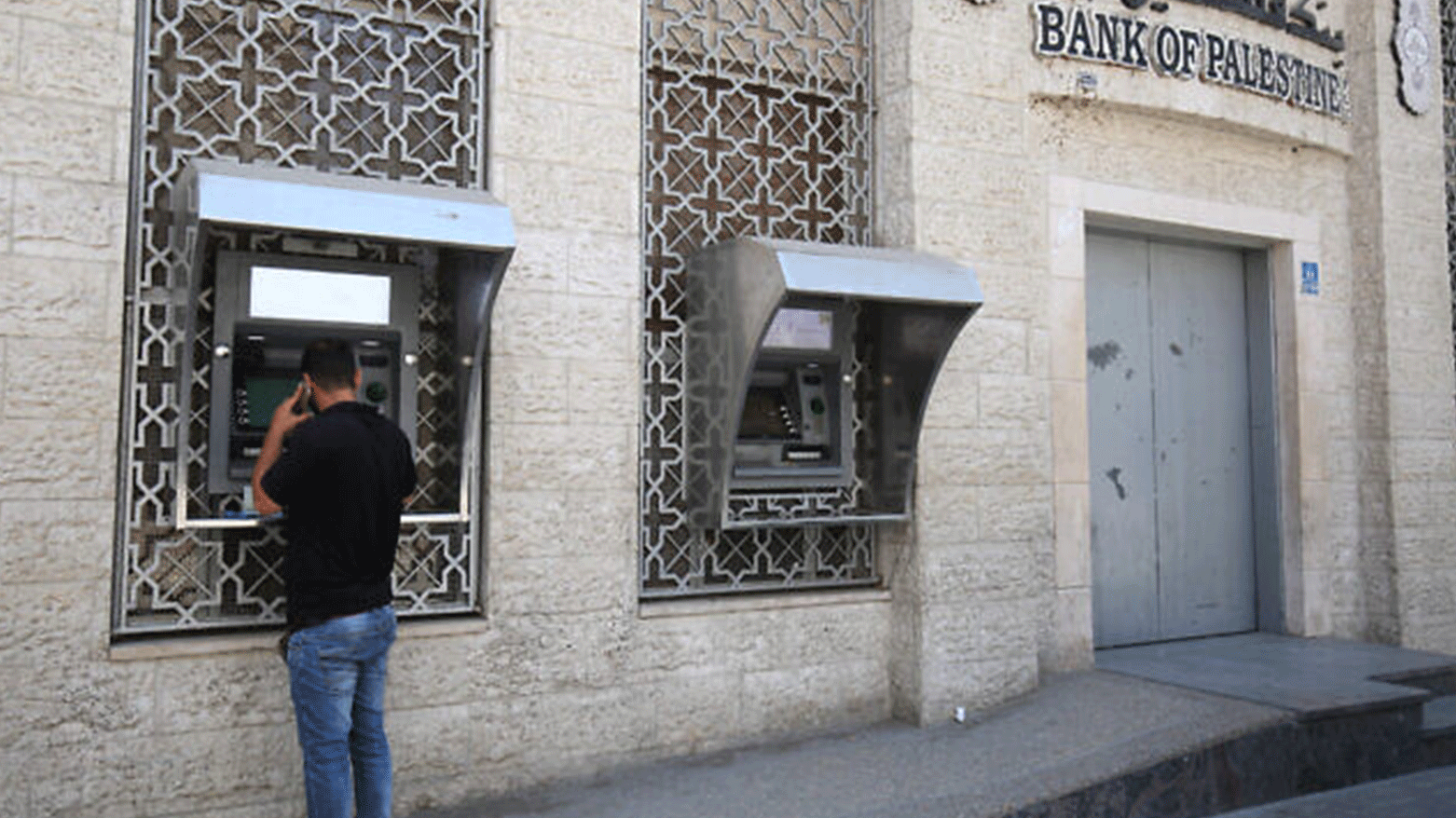 Armed groups in Gaza rob Bank of Palestine branches report