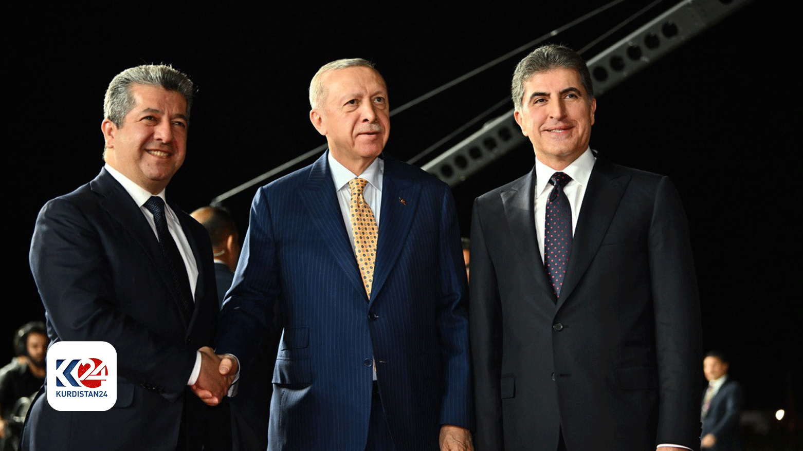 رئيس إقليم كوردستان ورئيس الحكومة يستقبلان الرئيس التركي في مطار أربيل / أرشيف