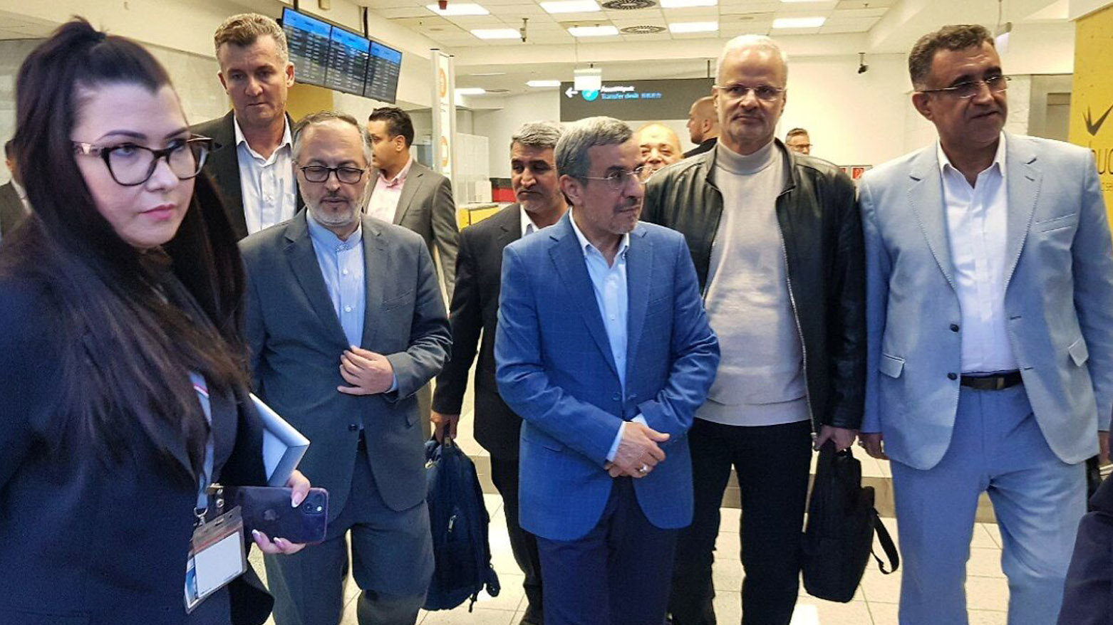 استقبال از محمود احمدی نژاد، رئیس جمهور پیشین ایران در حین ورود به مجارستان