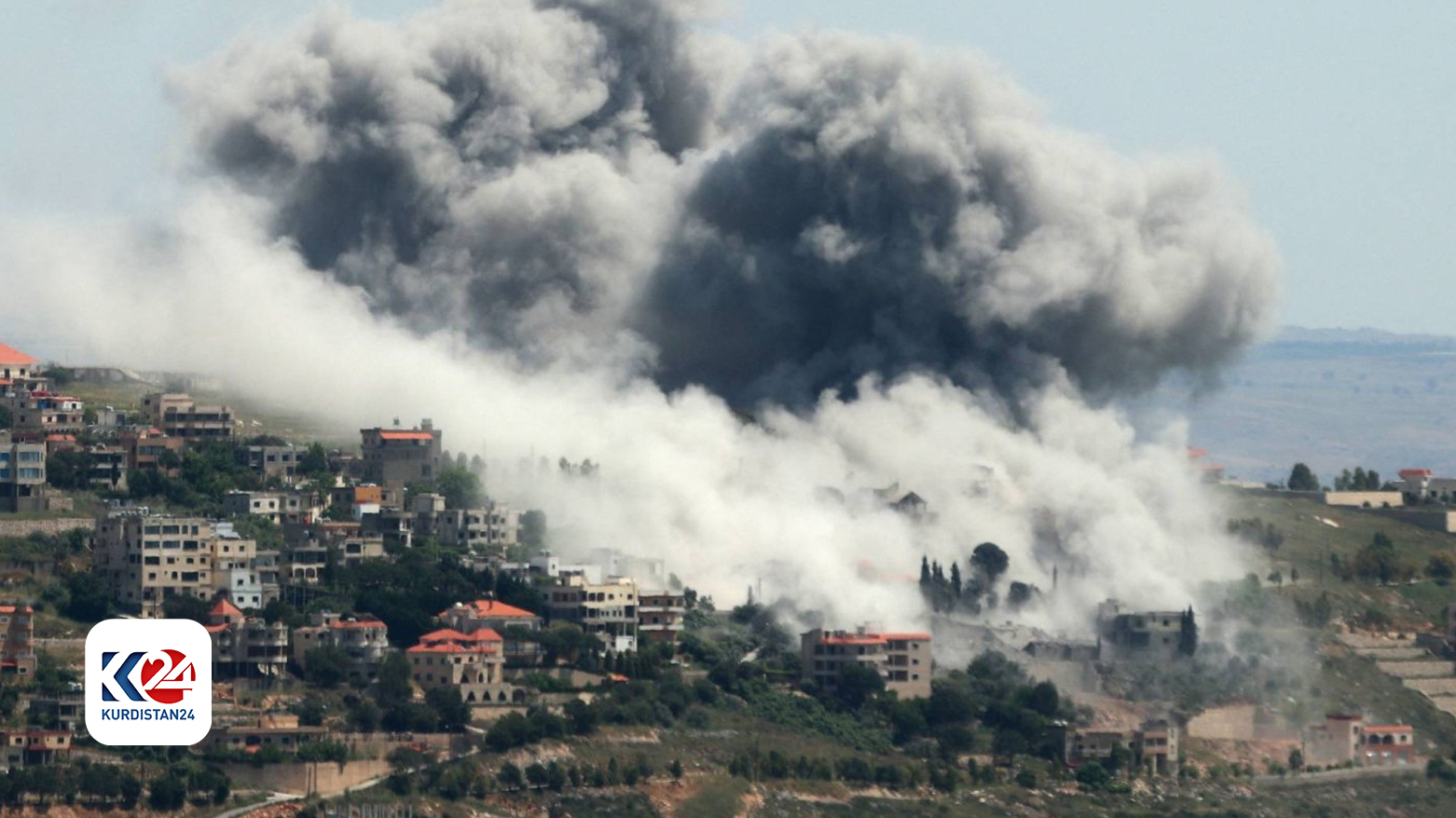 تصاعد الدخان جراء الغارات الإسرائيلية على جنوب لبنان / AFP