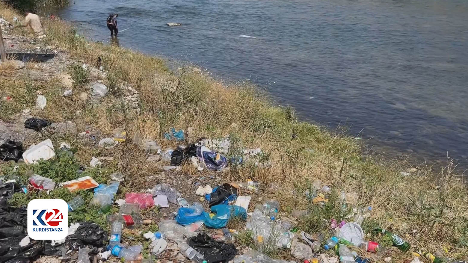 A pile of garbage in Dukan Lake, May 11, 2024. (Photo: Kurdistan24)