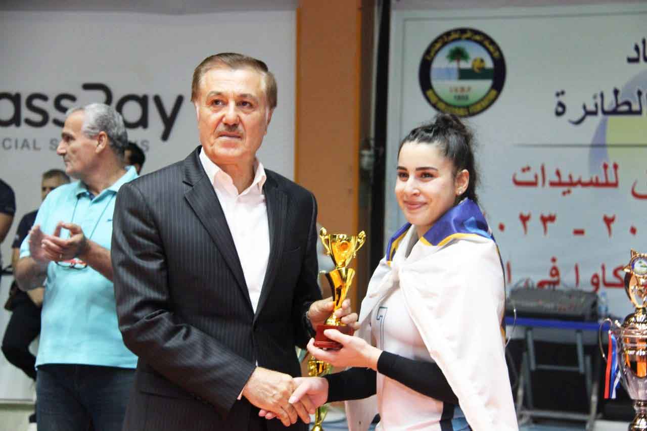 موئەیەد مەغدید سەرۆكی نوێی یانەی هەولێر لەگەڵ خانمە وەرزشكارێك