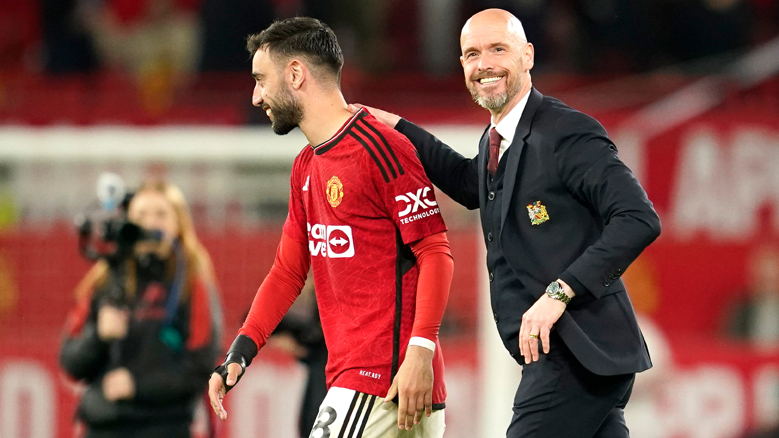 Manchester United's head coach Erik ten Hag walks on the pitch with Manchester United's Bruno Fernandes. (Photo: AP)