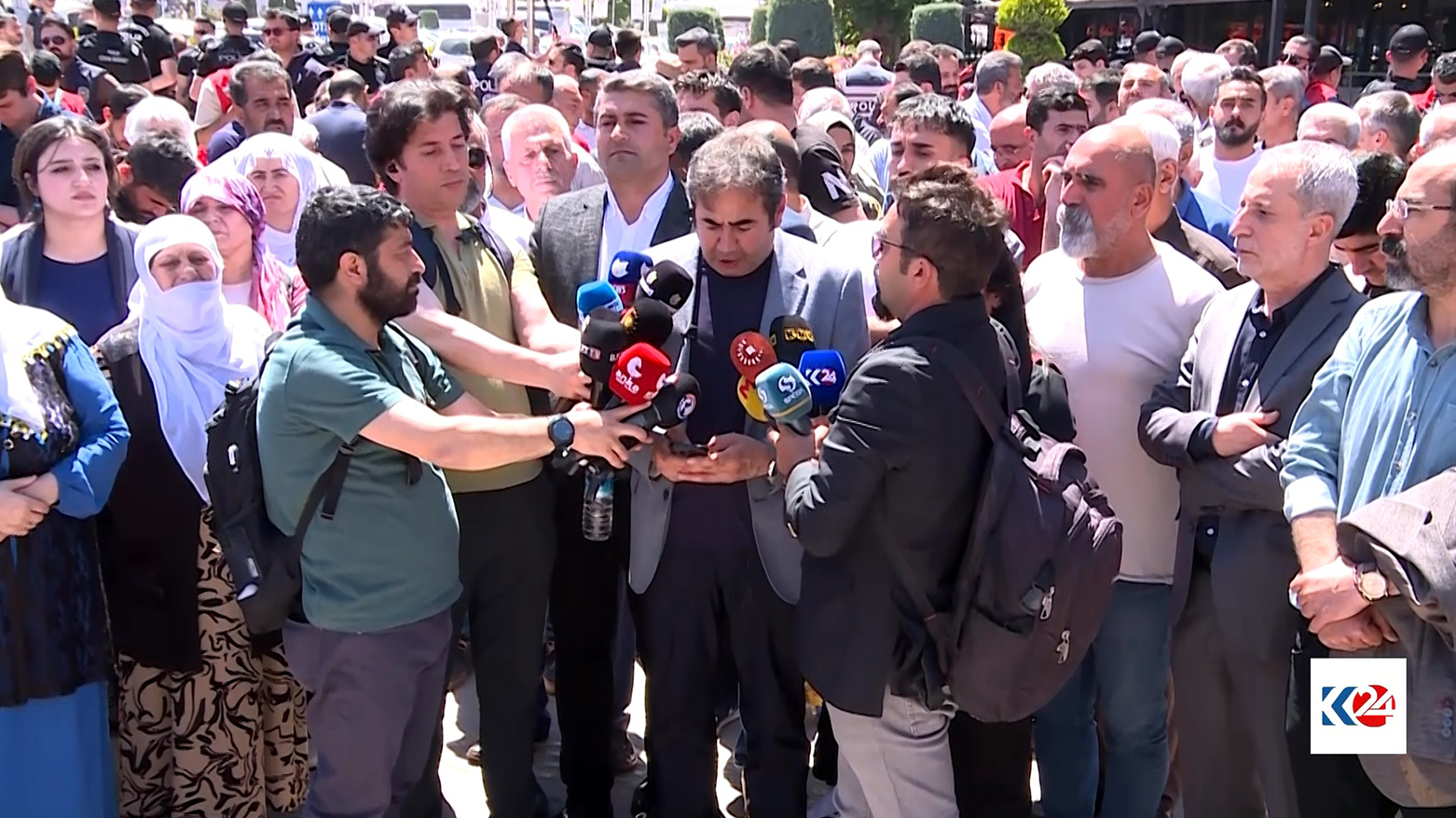 Şaxa Diyarbekirê ya Dem Partiyê li hember biryarên Doza Kobanî bertek nîşan da