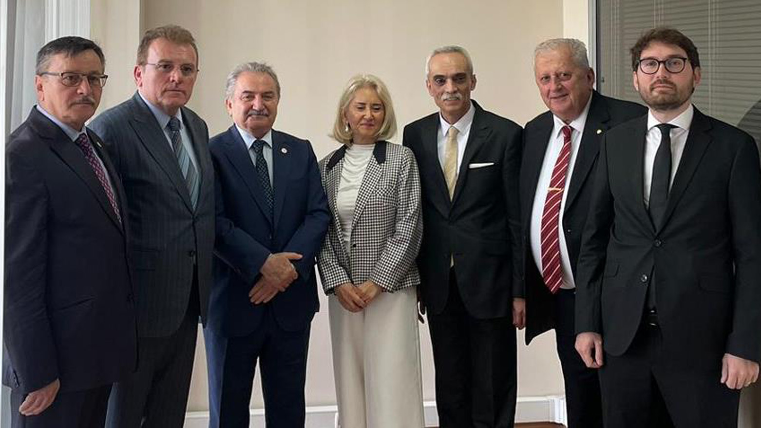 Beş siyasi parti "Kurtuluş İttifakı" çatısı altında birleşti