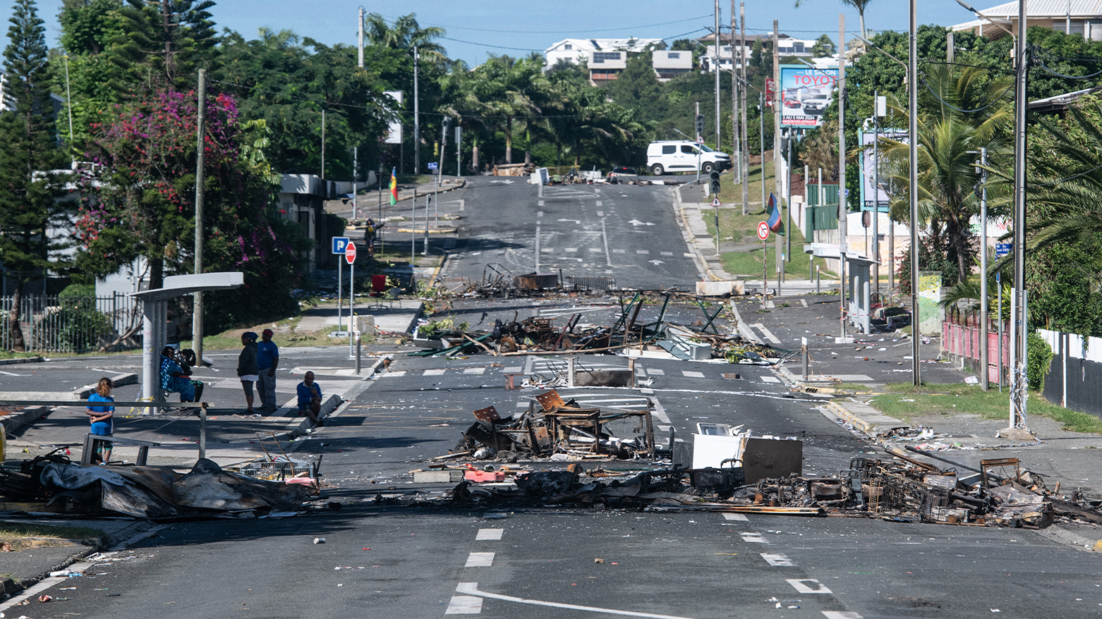 New Caledonia separatists defy French efforts to unblock roads