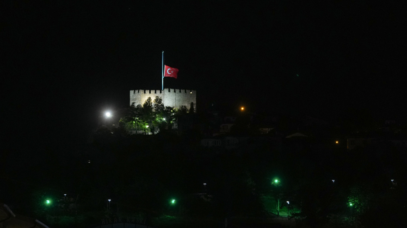 Türkiye'de İbrahim Reisi için bayraklar yarıya indirildi