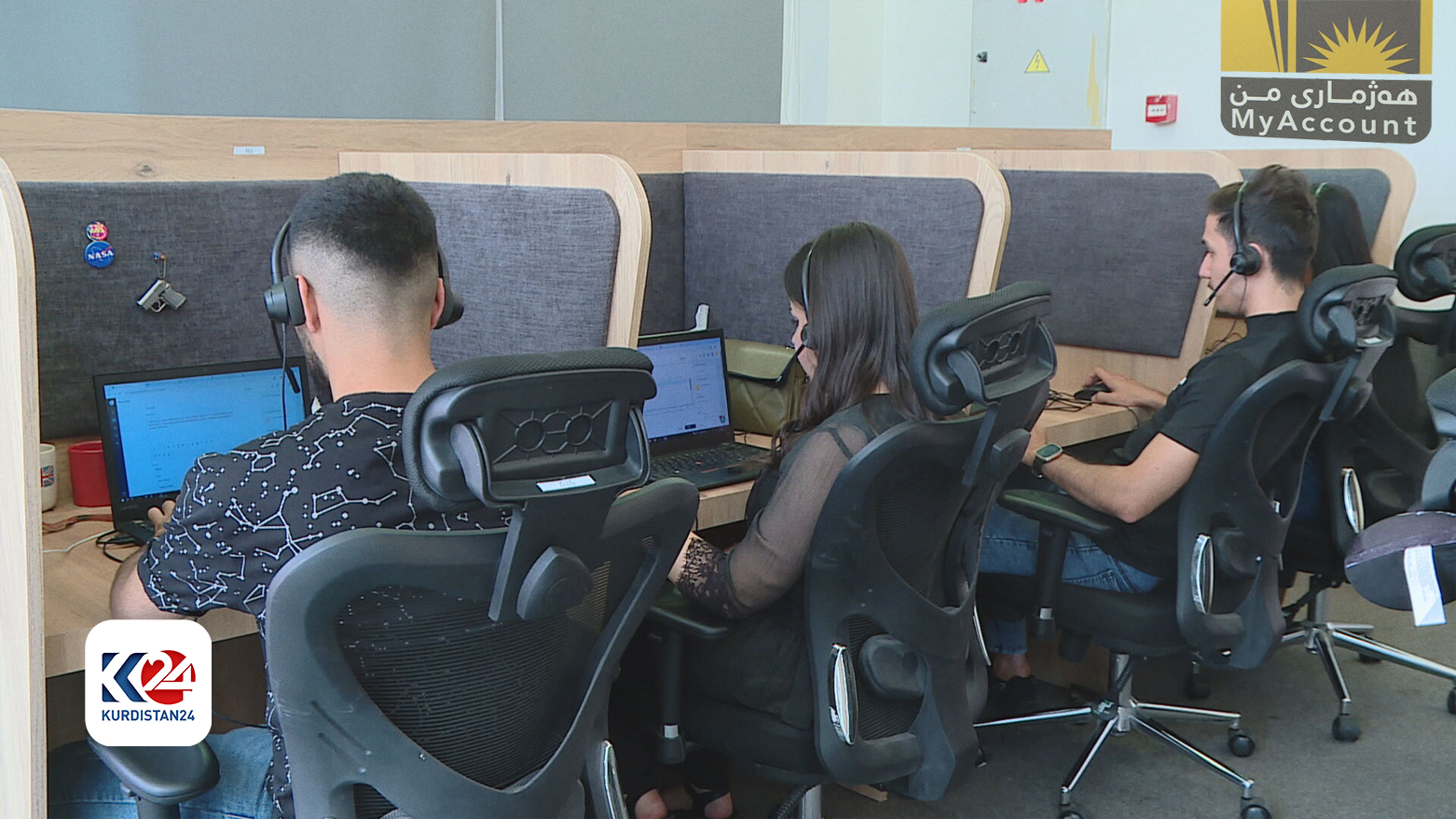 Staff members dealing enquiries at the contact center (Photo: Archived/ Kurdistan 24)