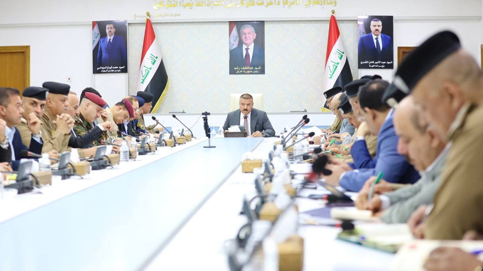 وزير الداخلية الاتحادي يترأس مؤتمراً موسعاً مع عدد من القادة والضباط