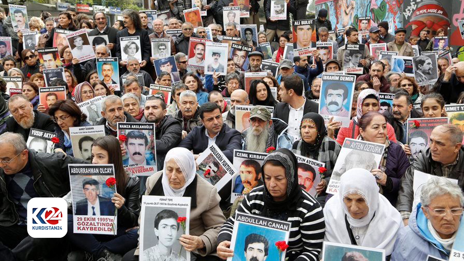 Selahattin Demirtaş'tan mesaj: Sizin gibi direneceğiz