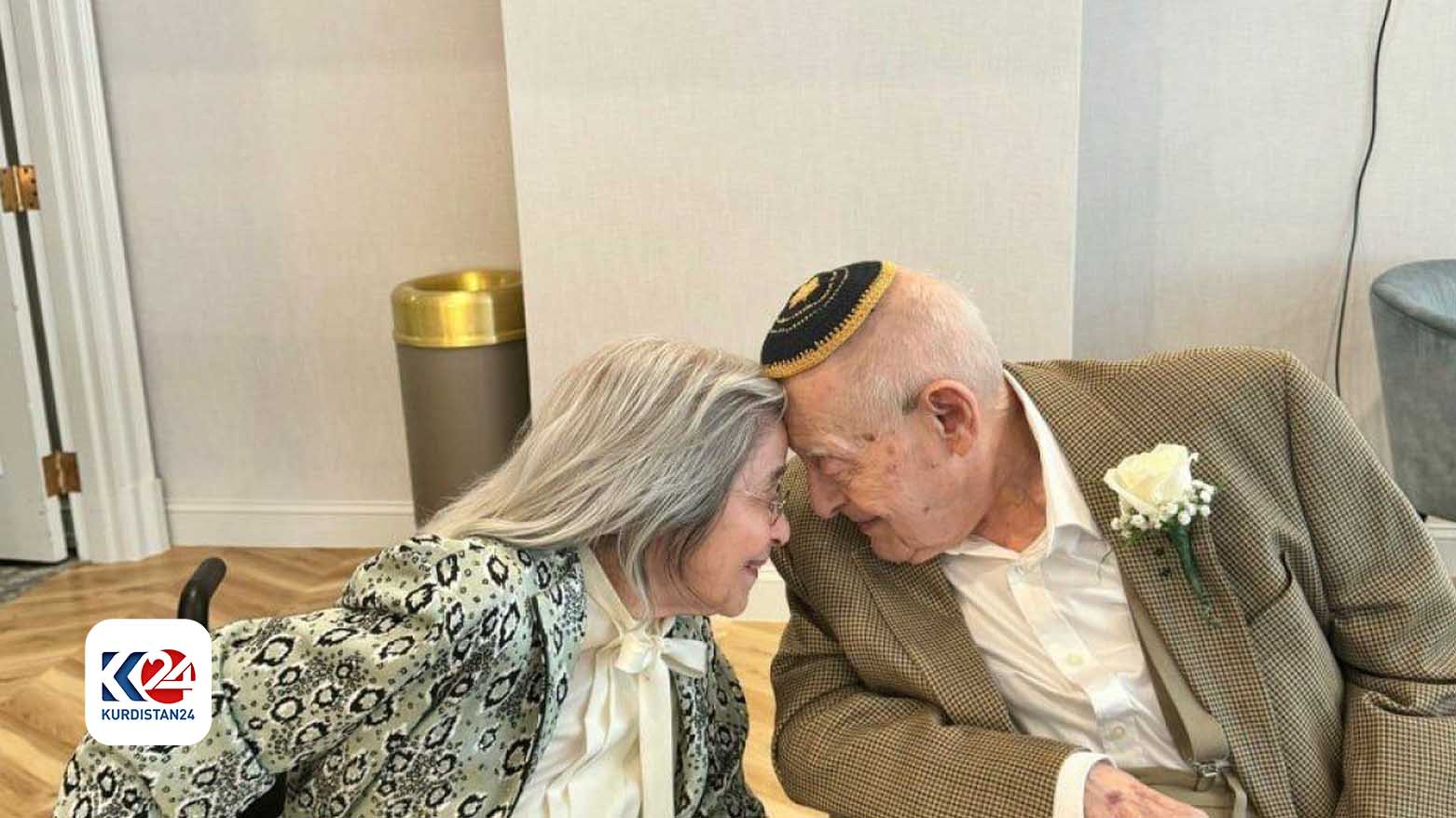 پیاوێكی ته‌مه‌ن 100 ساڵ زه‌ماوه‌ندی له‌گه‌ڵ ئافره‌تێكی ته‌مه‌ن 102 ساڵ كرد