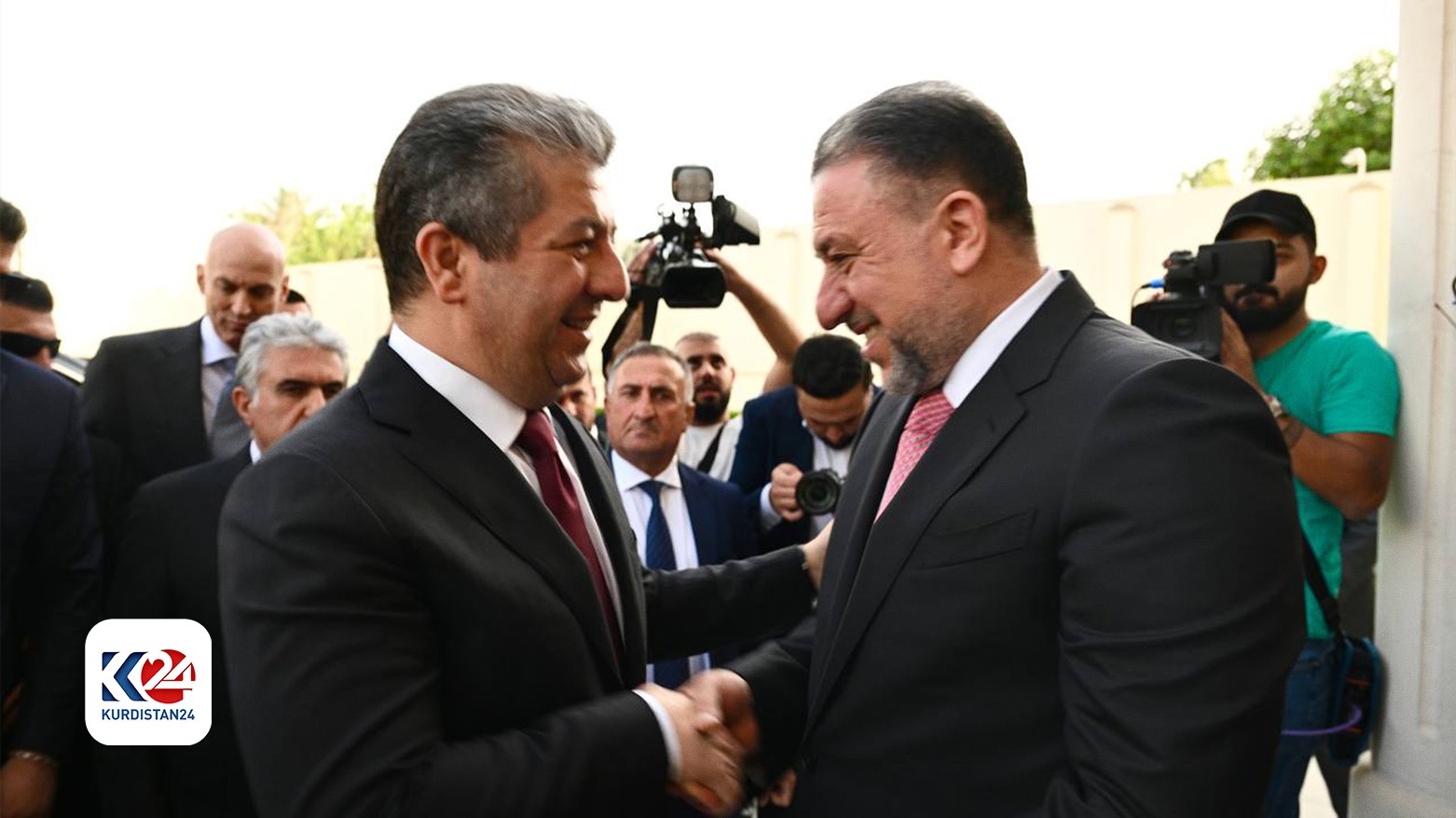 رئيس حكومة إقليم كوردستان يجتمع مع رئيس حزب السيادة