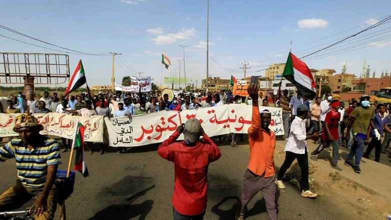 مسيرة ضد استيلاء الجيش السوداني على السلطة والإطاحة بالحكومة المدنية. الخرطوم في 30 أكتوبر/تشرين الأول 2021. © رويترز