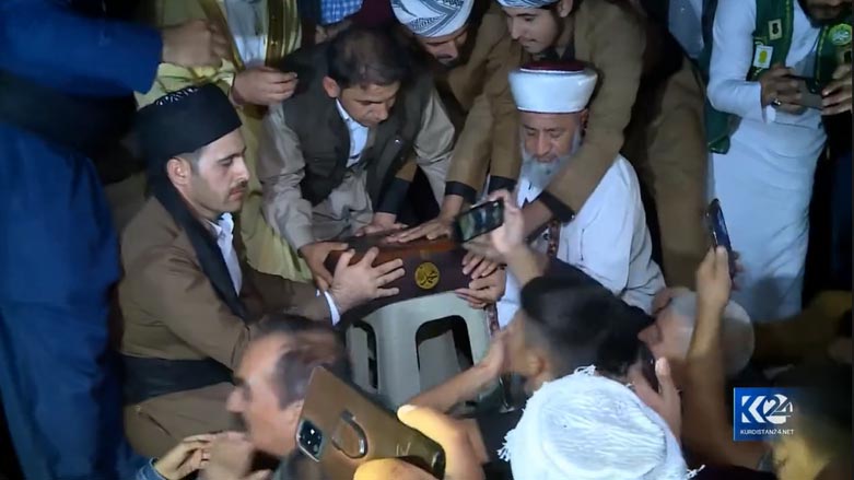 خه‌ڵكێكی زۆر بۆ دیداری تاڵه‌ مووه‌كه‌ی پێغه‌مبه‌ری ئیسلام دێنه‌ قه‌زای خه‌بات