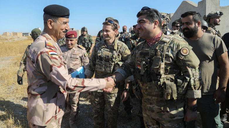 Peshmerga Sector 6 Commander Sirwan Barzani shakes hands with an Iraqi commander during a joint anti-ISIS operation near Makhmour. (Photo: Sirwan Barzani/Twitter).