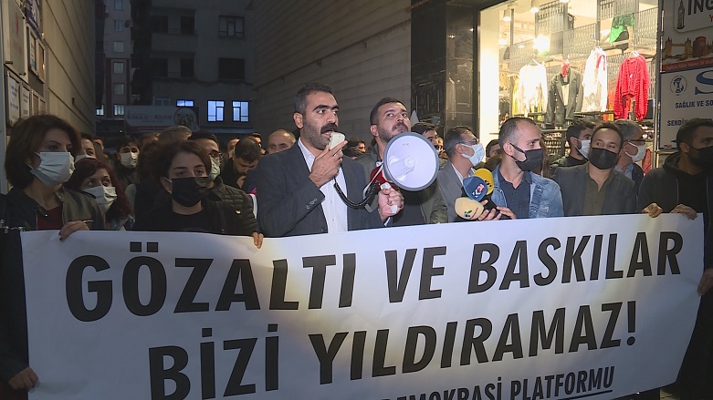 Platforma Ked û Demokrasiyê li Diyarbekirê daxuyaniyek da, wêne: K24