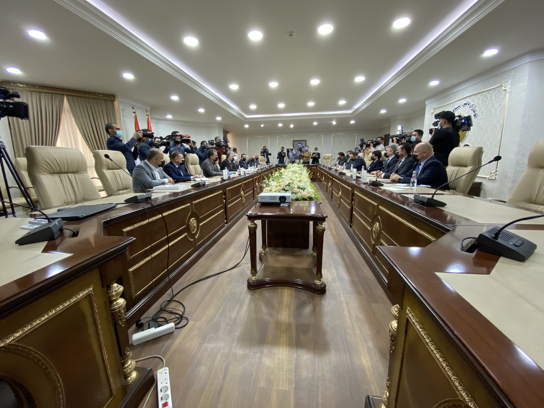 وەزیرە پەیوەندیدارەکان و بەرپرسانی باڵای یەکە ئیدارییەکان لەسەر پرسی کۆچکردنی گەنجان کۆدەبنەوە