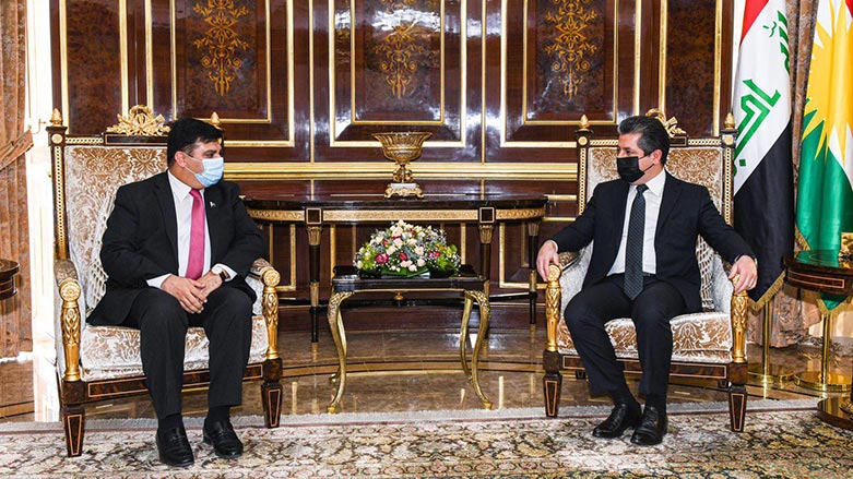 Kurdistan Region Prime Minister Masrour Barzani (Right) speaks with Pakistan's ambassador to Iraq in Erbil, Nov. 10, 2021. (Photo: KRG)
