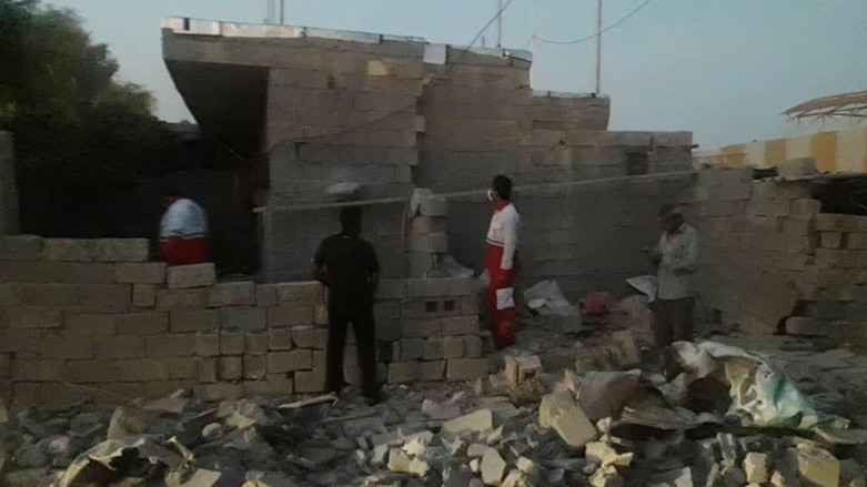 أسفر الزلزالان عن سقوط جدران عدد من المباني - صورة: وكالة الأنباء الإيرانية