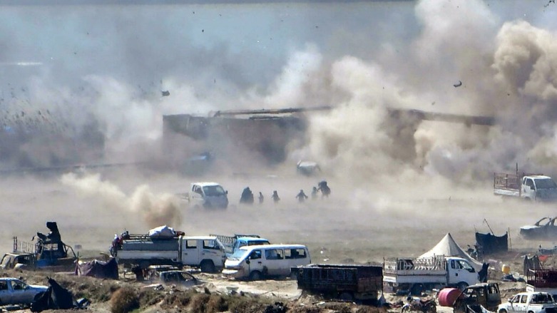 تصاعد دخان كثيف فوق آخر المواقع المتبقية لتنظيم داعش في الباغوز السورية خلال المعارك مع قوات سوريا الديموقراطية، في 18 آذار/مارس 2019