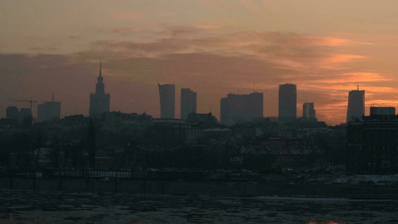 ضباب دخاني يخيم على العاصمة البولندية وارسو في 9 كانون الثاني/يناير 2017- الصورة لفرانس 24