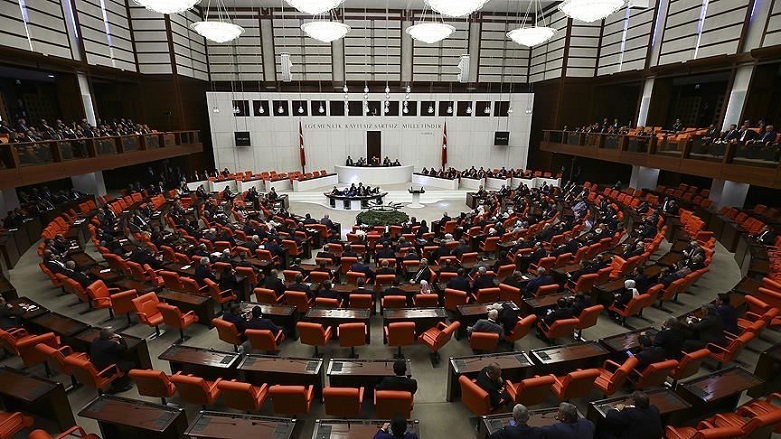 مشاجره در پارلمان ترکیه بر سر آزادی استفاده از زبان کوردی
