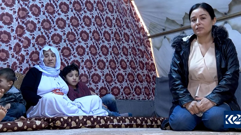 Zeena Khalaf, a Yezidi migrant, speaks to Kurdistan 24 in her tent at one of the displaced person camps in the Kurdistan Region, Nov. 20, 2021. (Photo: Screengrab/Kurdistan24)