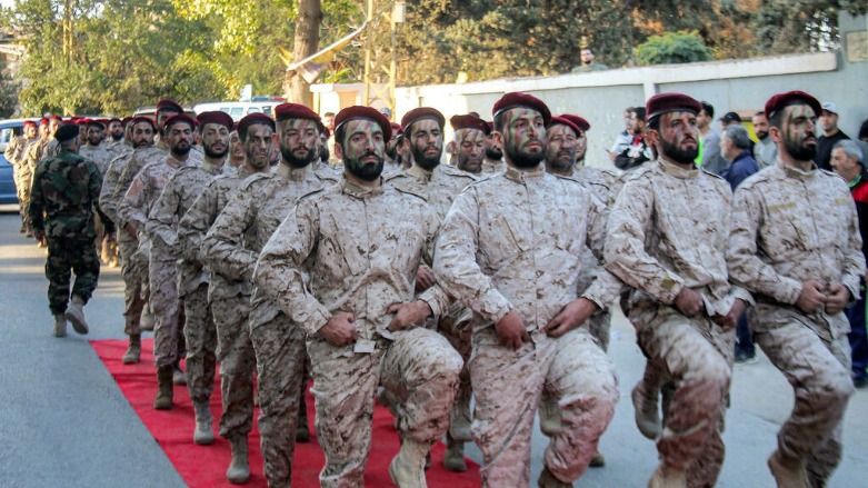 مقاتلون من حزب الله خلال عرض عسكري للحزب الشيعي في مدينة بعلبك في شرق لبنان في 13 ت2/نوفمبر 2021- الصورة لفرانس 24