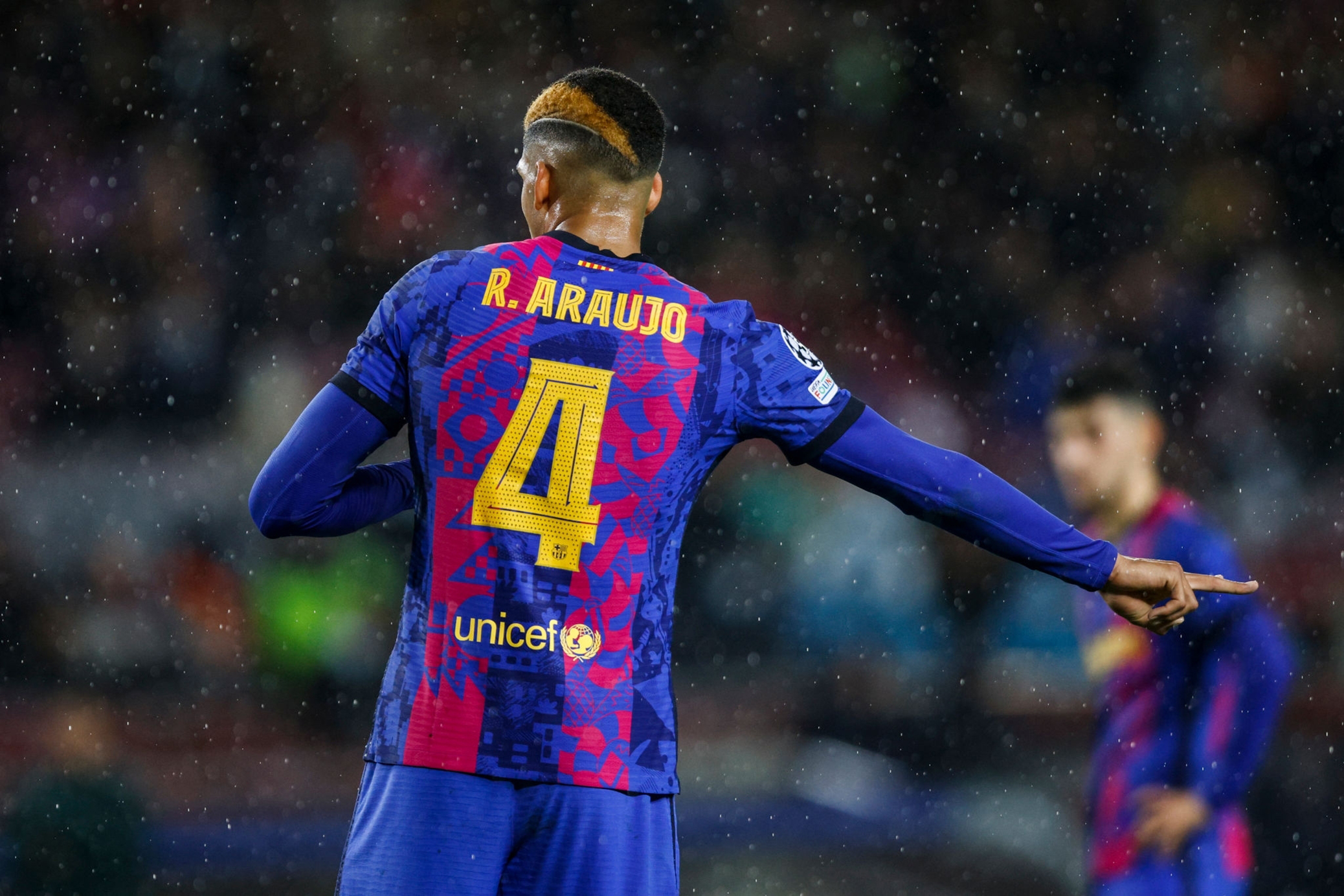 رۆناڵد ئاراخۆ به&zwnj;رگریكاری ئۆروگوایی یانه&zwnj;ی بارسێلۆنا