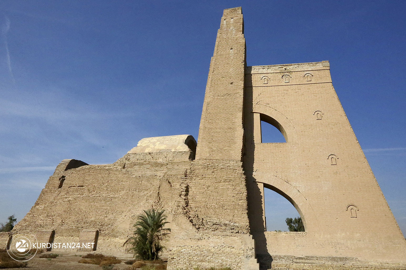 A lateral view of the Arch of Ctesiphon, also known as Taq Kisra (Khosrow's Arch), stands before the conservators' scaffolding at the ancient site of Ctesiphon near moden al-Madain in central Iraq, Nov. 24, 2021. (Photo: Sabah Arar/AFP)