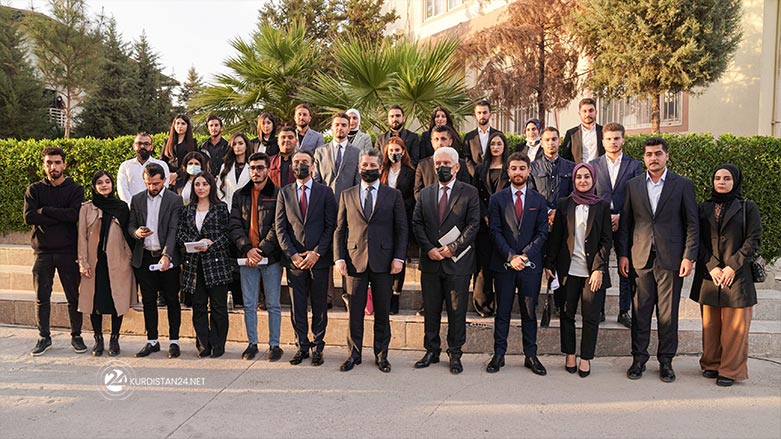 Serokwezîrê Herêma Kurdistanê ligel hejmarek ji xwendekarên zanîngehê civiya