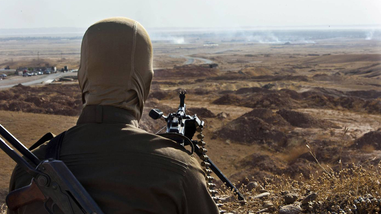 A member of the Kurdish Peshmerga forces overlooking ISIS positions in Jalawla in Diyala province in 2014. (Photo: AFP)