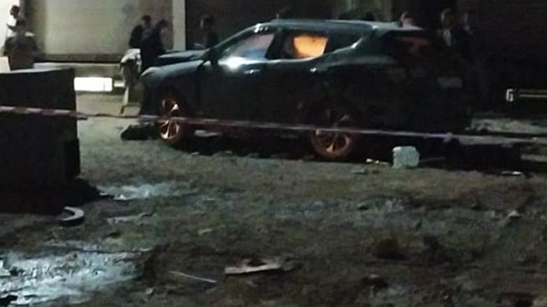 صور لحادث انفجار وقع في سيارة بمدينة القامشلي نشرتها وسائل إعلام مقربة من الإدارة الذاتية